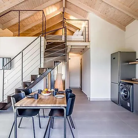 Hotell One-bedroom With Attic Sea View