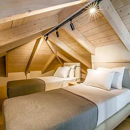 One-bedroom With Attic Sea View *