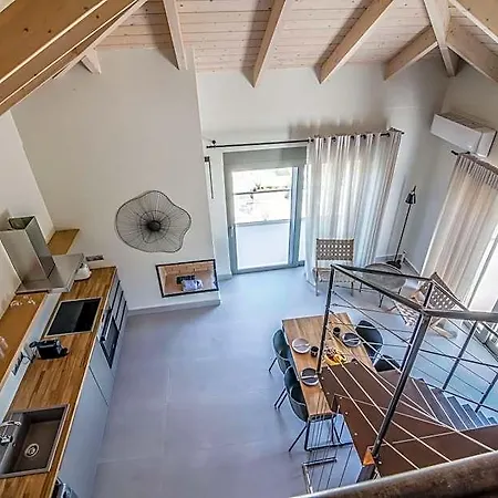 One-bedroom With Attic Sea View Hotell Lefkáda